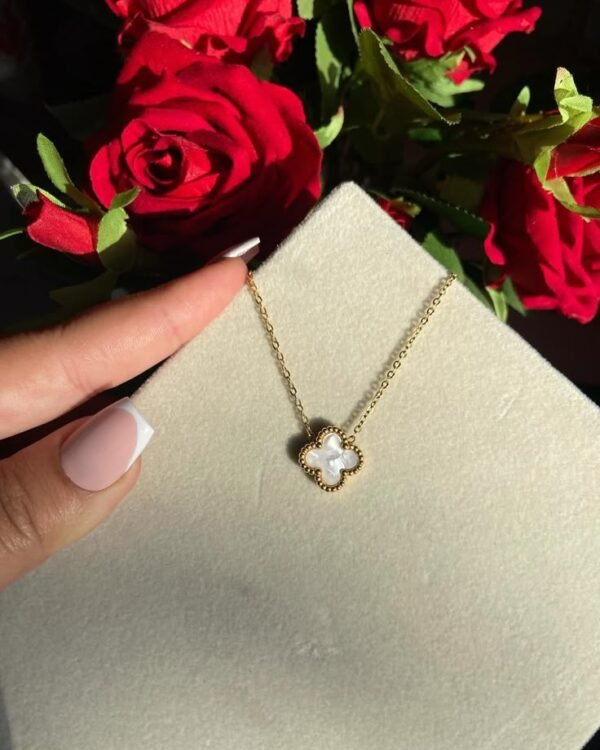 Snow Clover Pendant