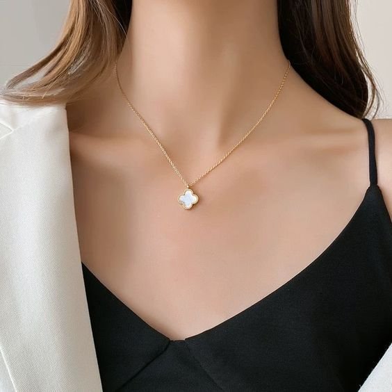 Snow Clover Pendant