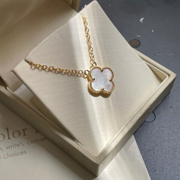 Snow Clover Pendant
