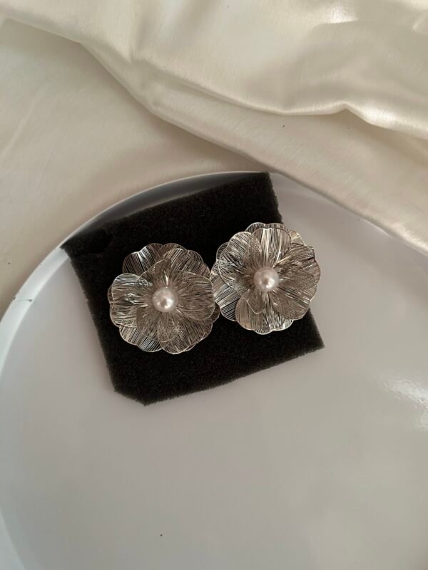 Silver Petals with Pearl