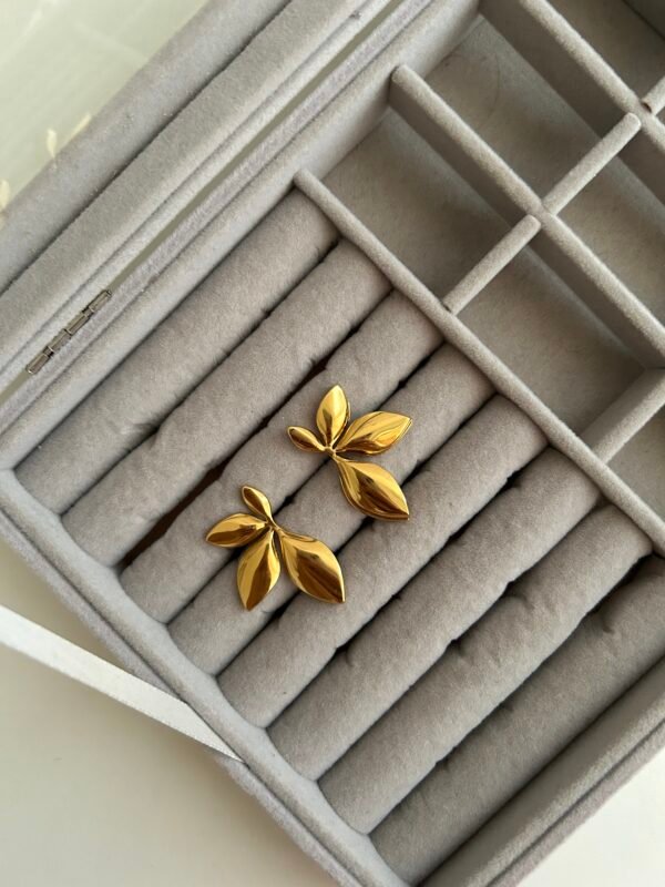 IMG_2281 Golden Grove Studs