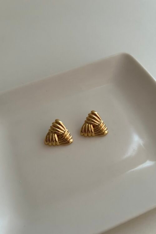 Pyramid Shell Studs
