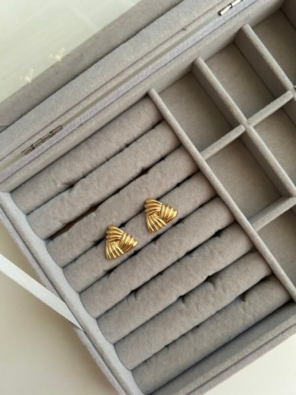 IMG_2303 Pyramid Shell Studs