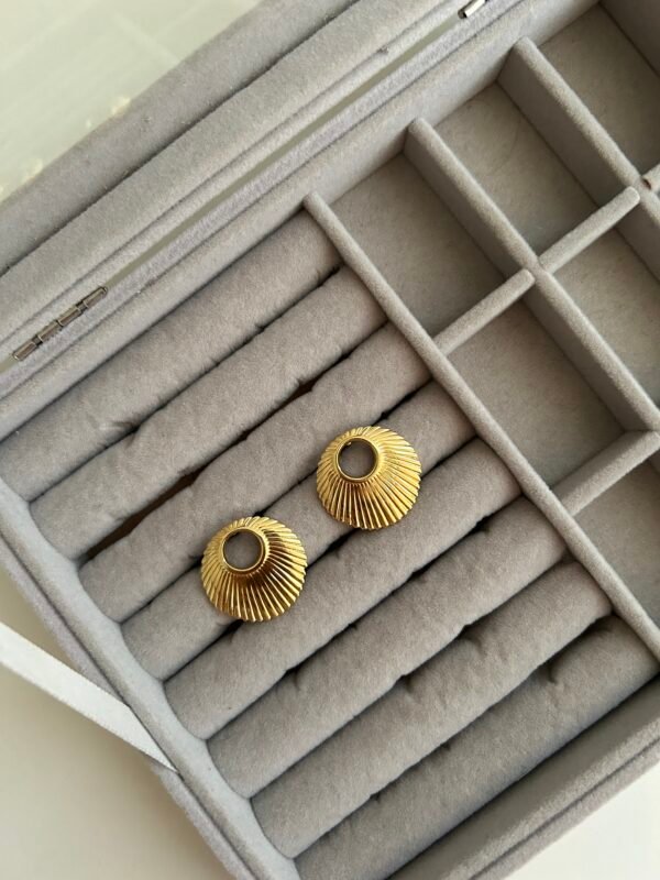 IMG_2304 Halo Shell Studs