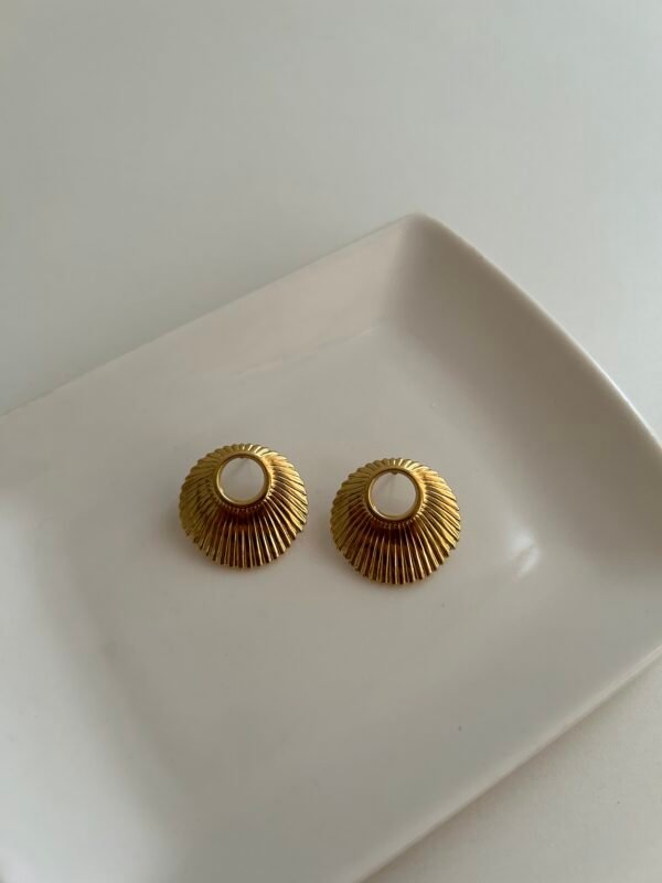 IMG_2307 Halo Shell Studs